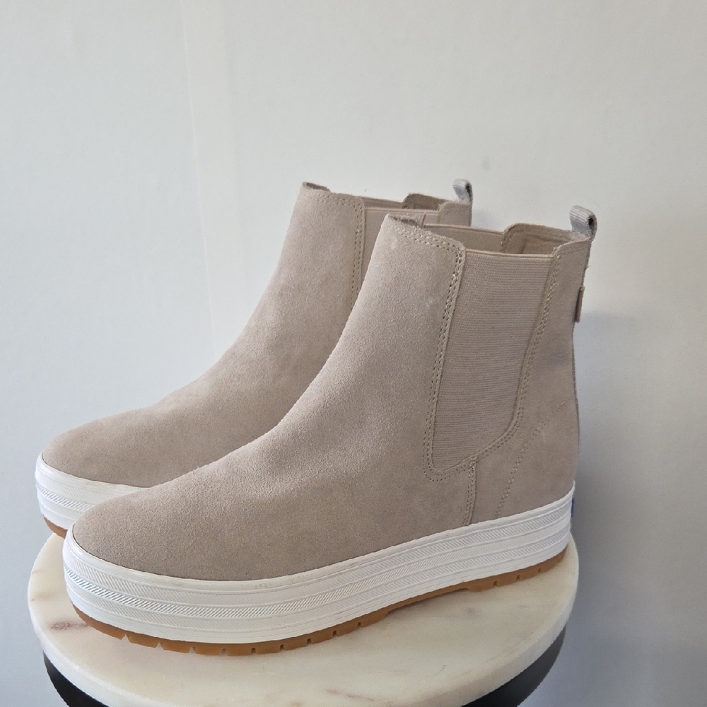 Keds Neutral Suede Platform Chelsea Booties Size 8.5